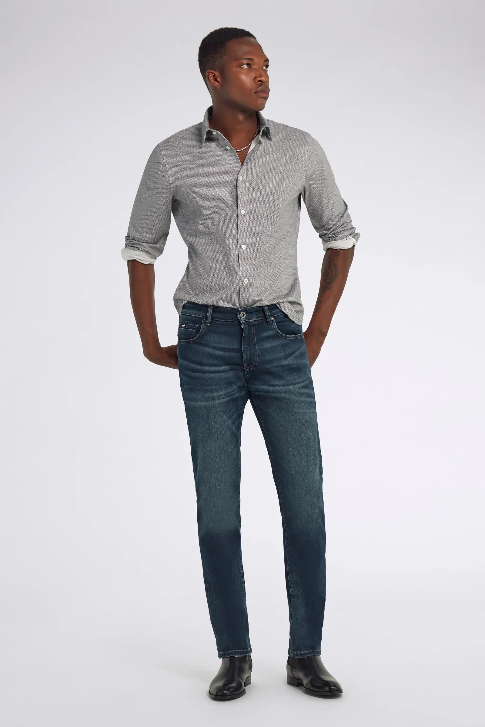 Fekete/fehér apró mintás slim fit ing